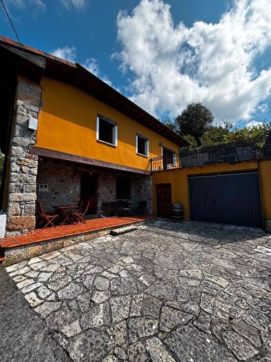 Casa en venta en Piloña, Asturias de 4 habitaciones