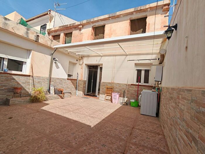 Casas en venta y pisos alquiler - 3