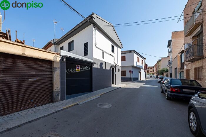 Casas en venta y pisos alquiler - 1