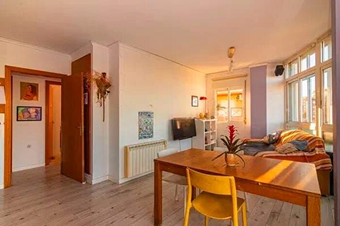 Casas en venta y pisos alquiler - 1