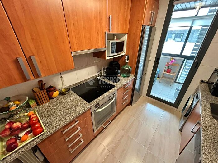 Casas en venta y pisos alquiler - 3