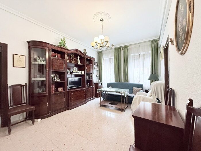 Casas en venta y pisos alquiler - 1