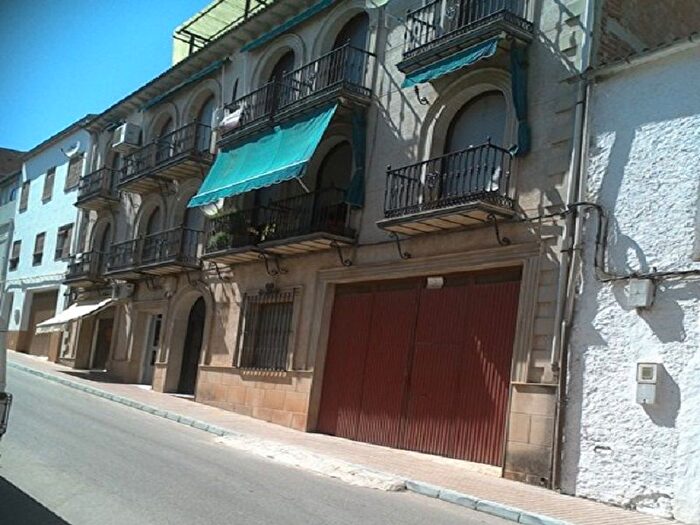 Casas en venta y pisos alquiler - 1