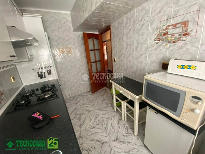 Casas en venta y pisos alquiler - 3