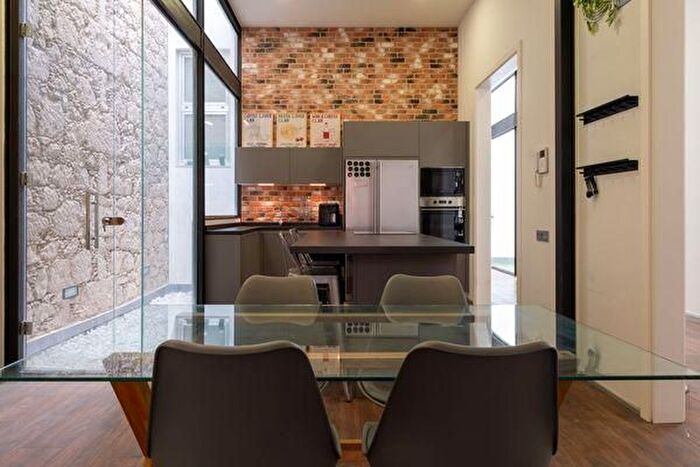 Casas en venta y pisos alquiler - 1