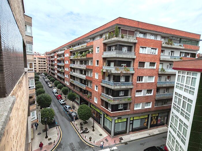 Casas en venta y pisos alquiler - 3