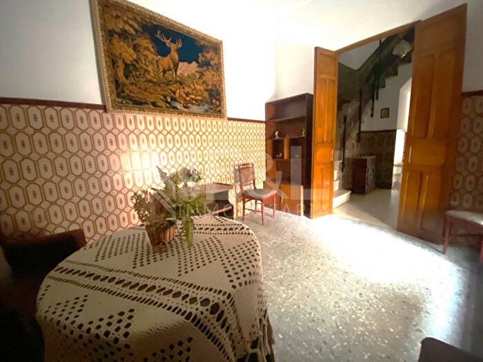 Casas en venta y pisos alquiler - 1