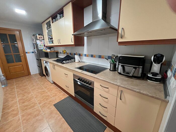 Casas en venta y pisos alquiler - 3