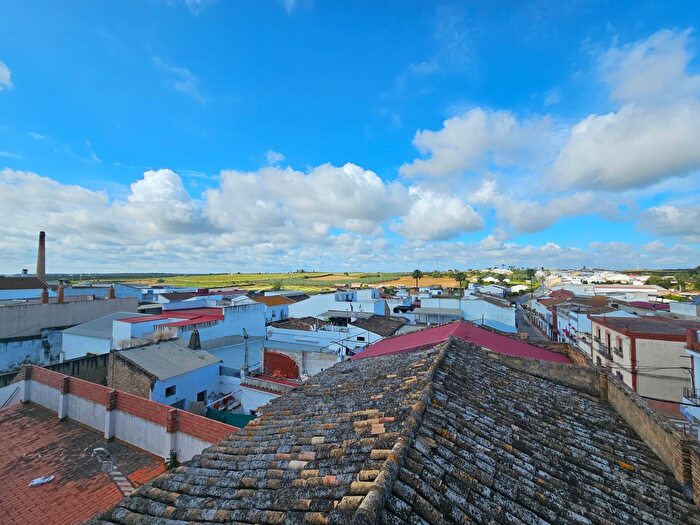 Casa en venta en Rociana del Condado, Huelva de 7 habitaciones
