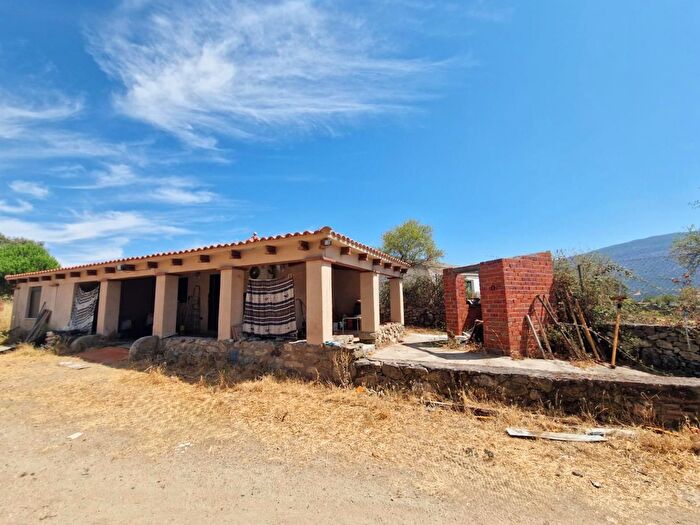 Casa en venta en Oliva de Plasencia, Cáceres de 2 habitaciones