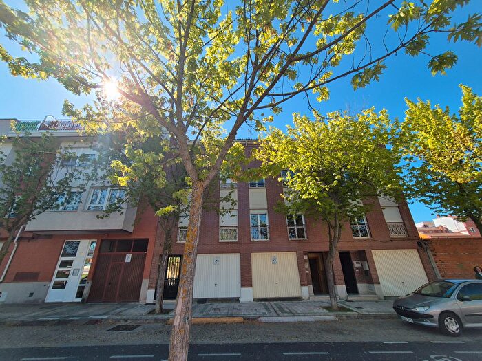 Casas en venta y pisos alquiler - 1