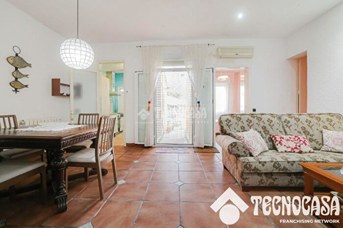 Piso en venta en Singuerlín, Santa Coloma de Gramenet de 4 habitaciones