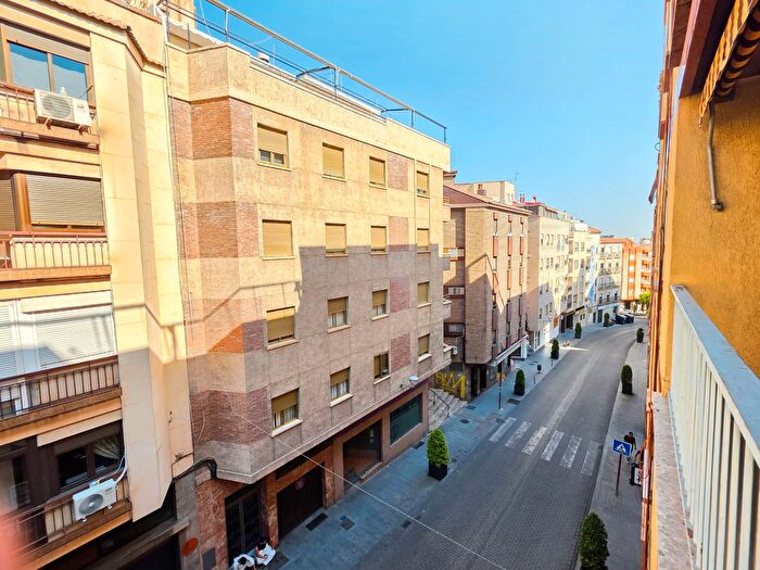 Casas en venta y pisos alquiler - 1