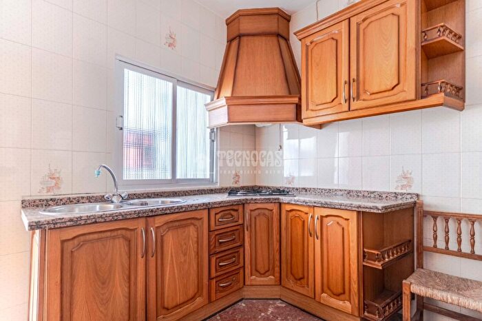 Casas en venta y pisos alquiler - 3