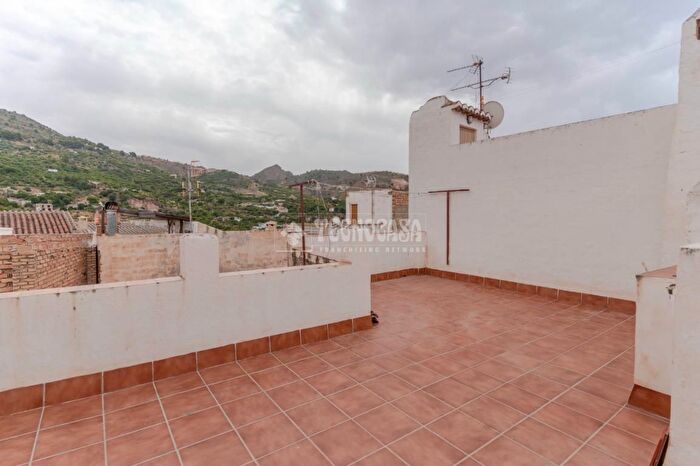 Casa en venta en Los Guájares, Granada de 3 habitaciones