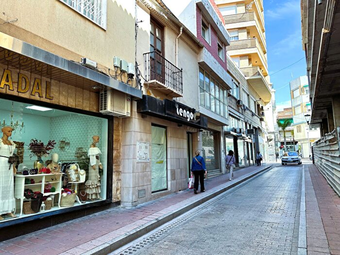 Casas en venta y pisos alquiler - 1