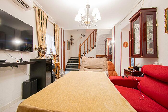 Casas en venta y pisos alquiler - 3
