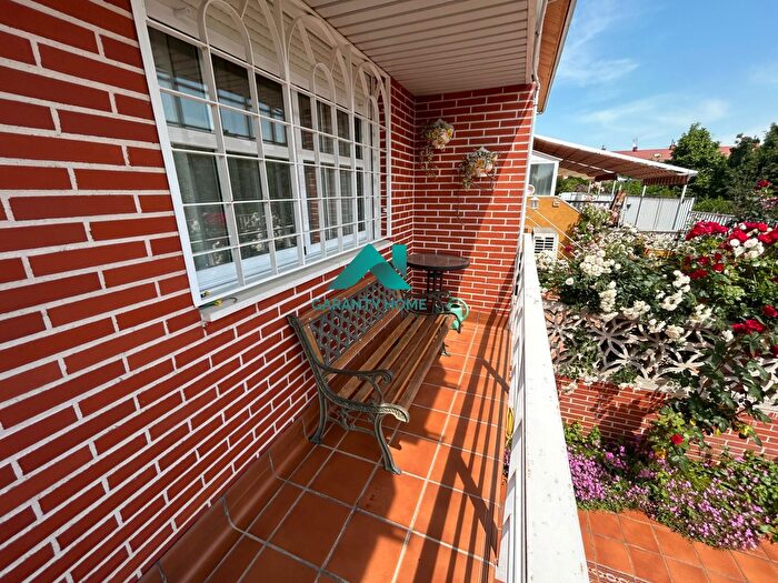 Casas en venta y pisos alquiler - 3