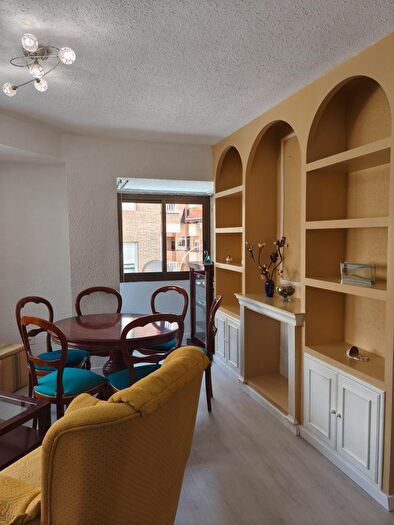 Casas en venta y pisos alquiler - 1