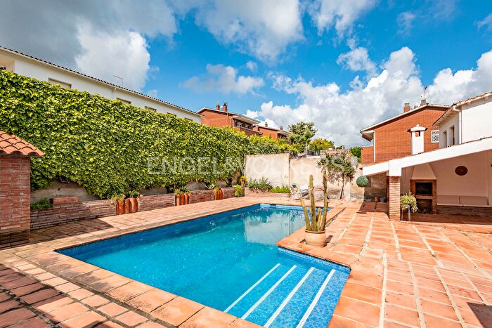 Casa en venta en Can Rial, Esparreguera de 4 habitaciones