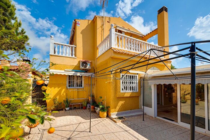 Casas en venta y pisos alquiler - 1