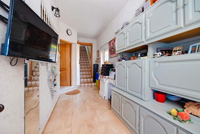 Casas en venta y pisos alquiler - 3