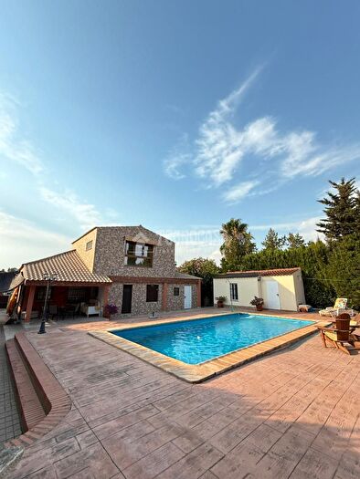 Casa en venta en La Paz, Alcalá de Guadaira de 4 habitaciones