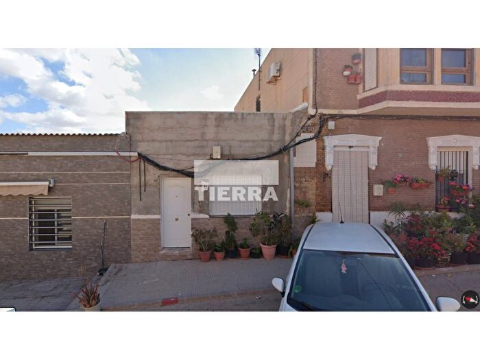 Casas en venta y pisos alquiler - 1