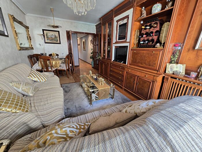 Casas en venta y pisos alquiler - 1