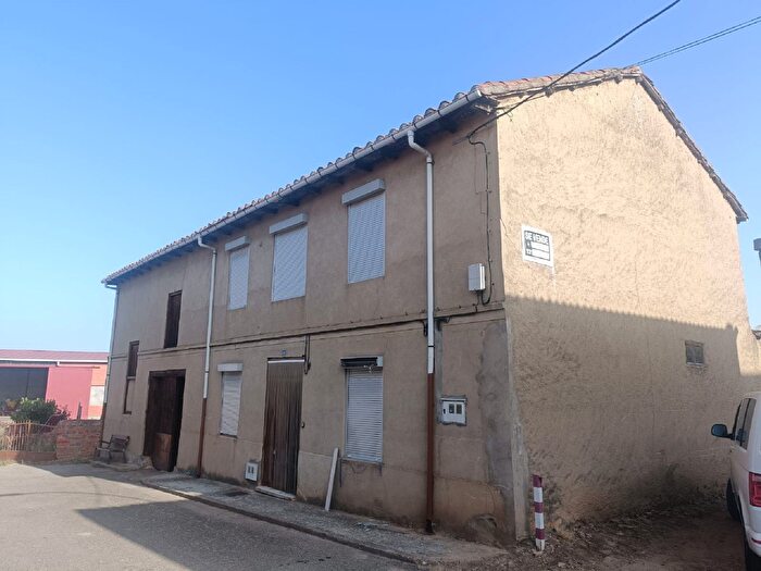 Casa en venta en San Justo de la Vega, León de 4 habitaciones