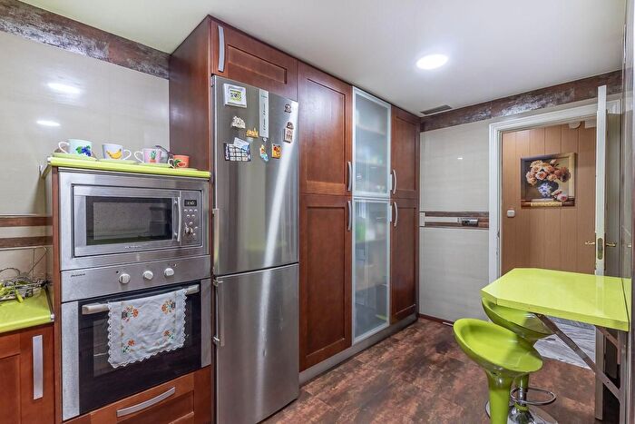 Casas en venta y pisos alquiler - 3
