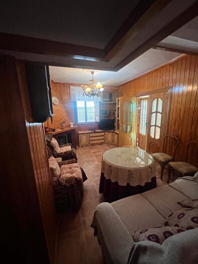 Casas en venta y pisos alquiler - 3