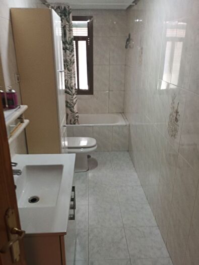 Casas en venta y pisos alquiler - 3