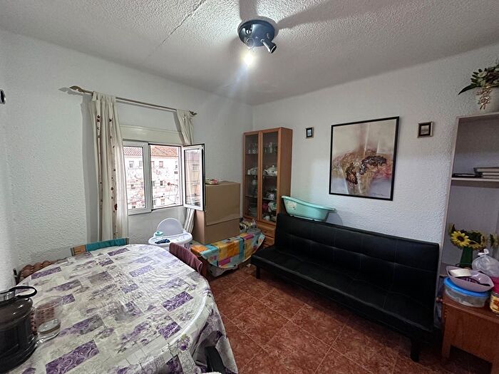 Casas en venta y pisos alquiler - 1
