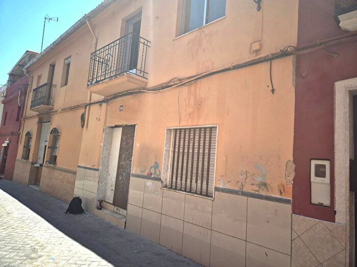 Casas en venta y pisos alquiler - 1