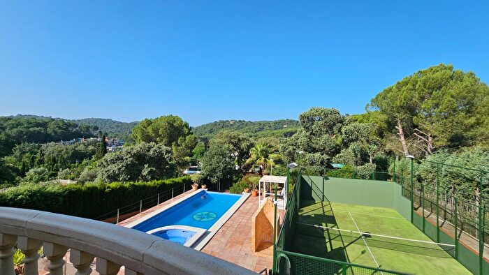 Casa en venta en Periurbano Oeste Sierra, Santa Maria de Trassierra de 5 habitaciones