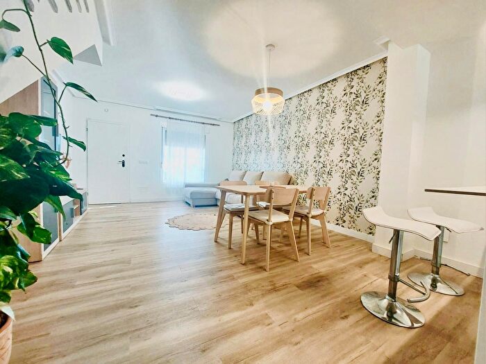 Casas en venta y pisos alquiler - 3