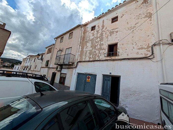 Casas en venta y pisos alquiler - 1