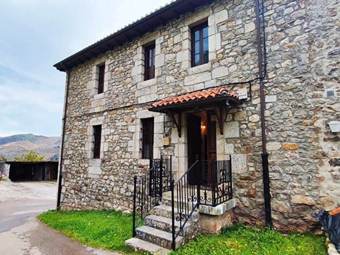 Casa en venta en Miera, Cantabria de 6 habitaciones
