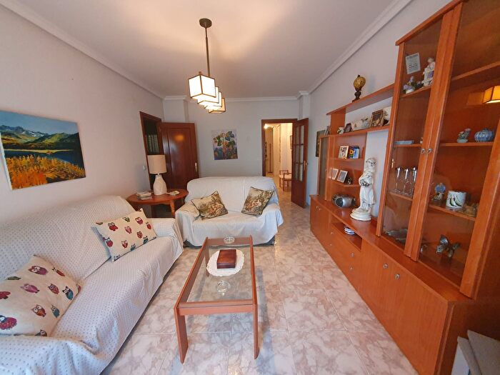 Casas en venta y pisos alquiler - 1