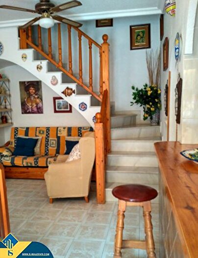 Casas en venta y pisos alquiler - 3