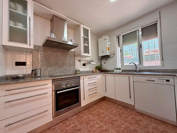 Casas en venta y pisos alquiler - 3