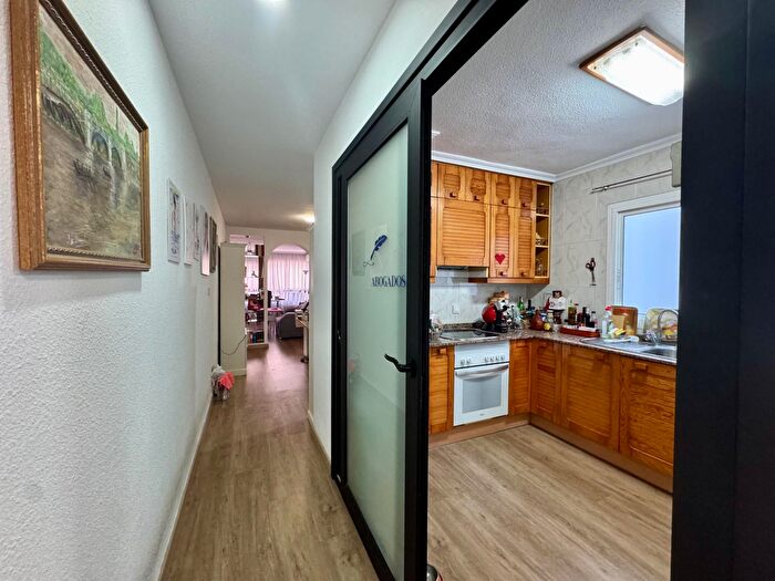 Casas en venta y pisos alquiler - 3