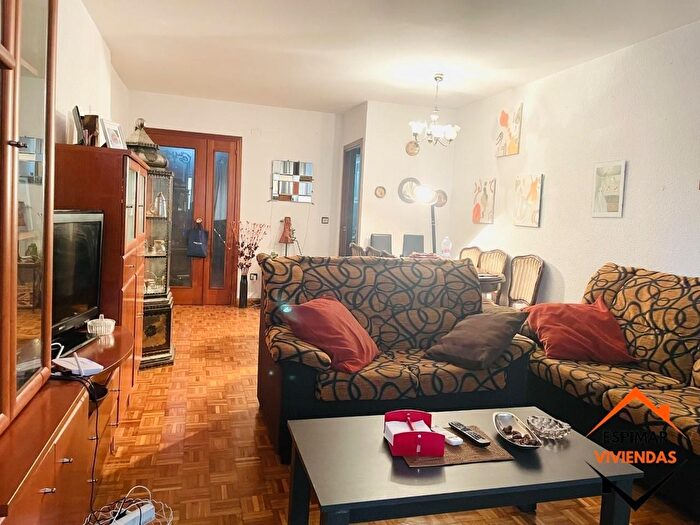 Casas en venta y pisos alquiler - 1