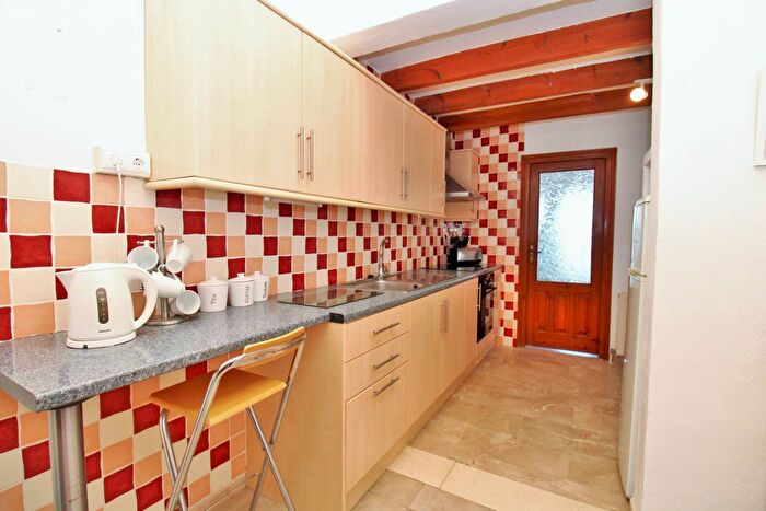 Casas en venta y pisos alquiler - 3