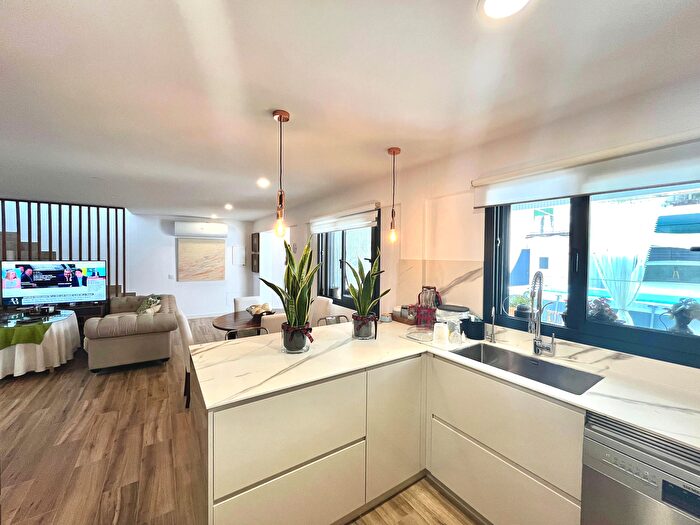 Casas en venta y pisos alquiler - 3