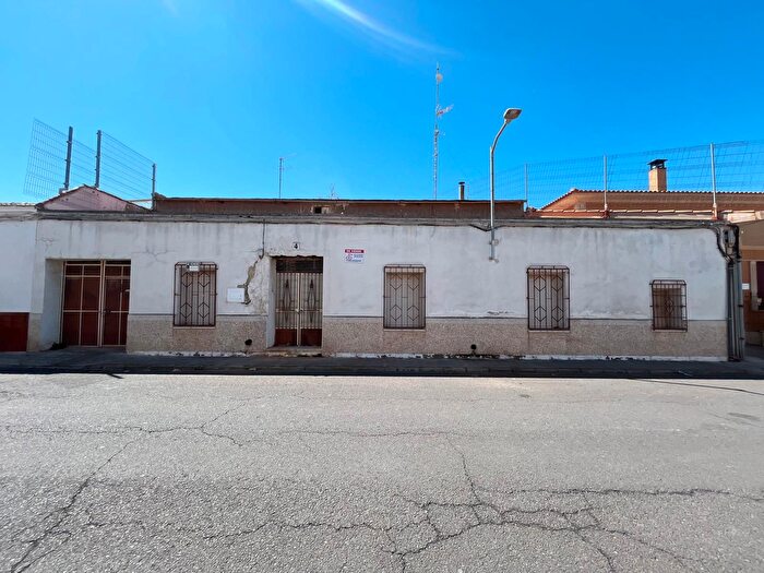 Casas en venta y pisos alquiler - 1