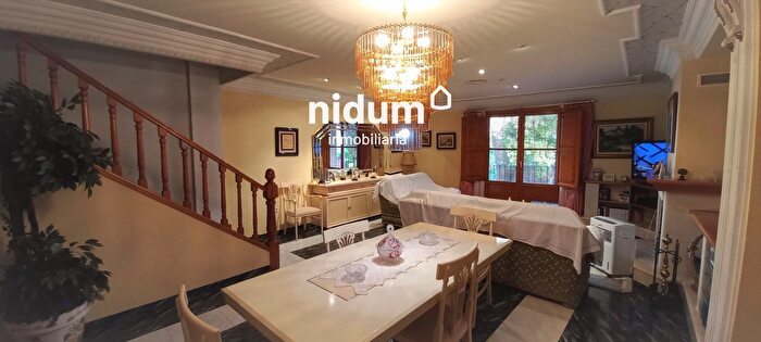 Casas en venta y pisos alquiler - 1