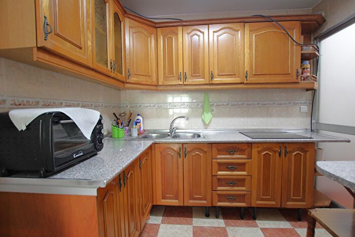 Casas en venta y pisos alquiler - 3