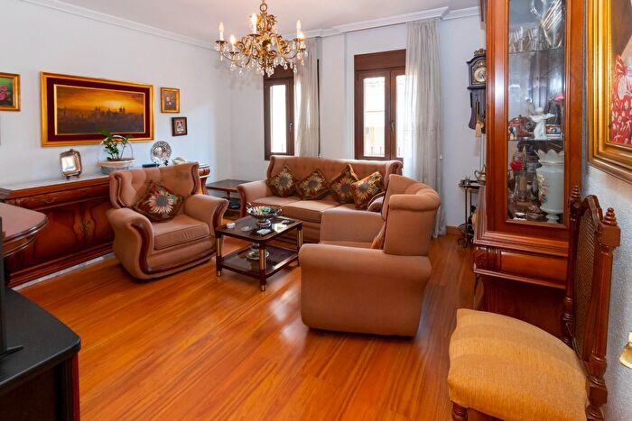 Casas en venta y pisos alquiler - 3